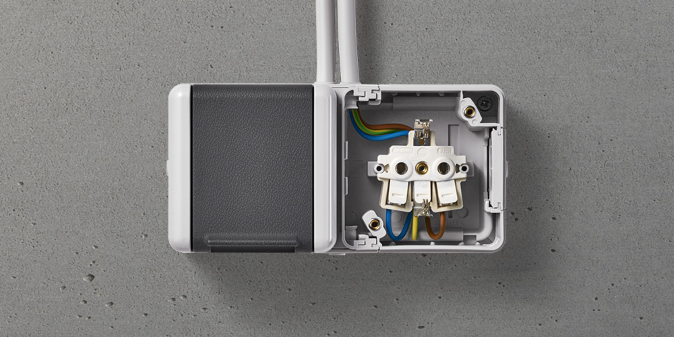 Doppelsteckdose mit Trennsteg bei Patrick Pipp Elektrotechnik in Echzell